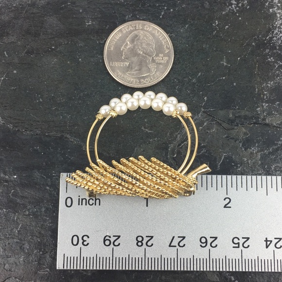Gold Tone Faux Pearl Brooch Pin - Picture 5 of 6